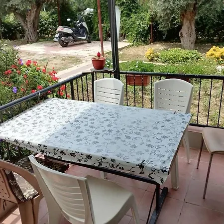 Kadinlar Den Plajina 50 Metre Bahceli 1+1 * Kuşadası