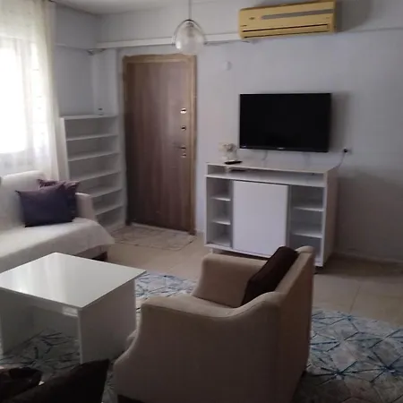Kadinlar Den Plajina 50 Metre Bahceli 1+1 * Kuşadası