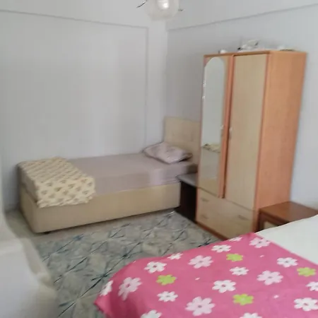 Kadinlar Den Plajina 50 Metre Bahceli 1+1 Appartement