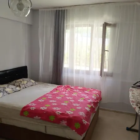 Appartement Kadinlar Den Plajina 50 Metre Bahceli 1+1