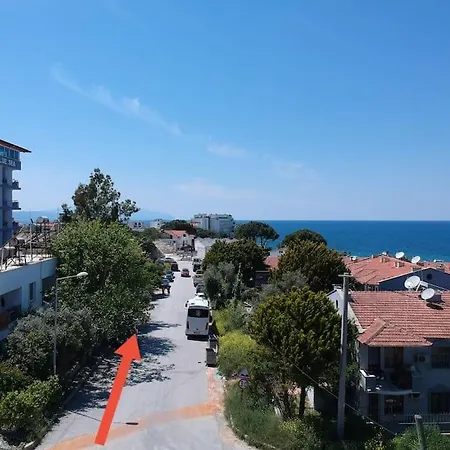 Apartament Kadinlar Den Plajina 50 Metre Bahceli 1+1 Kusadası