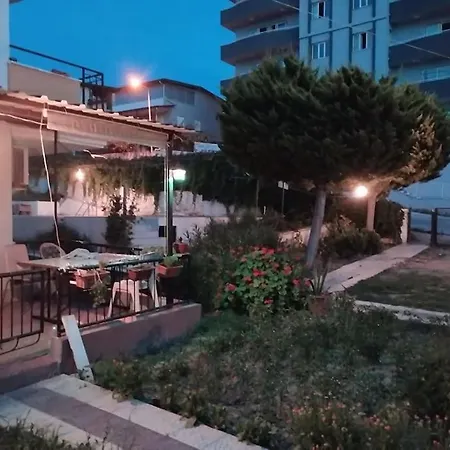 Apartament Kadinlar Den Plajina 50 Metre Bahceli 1+1 *